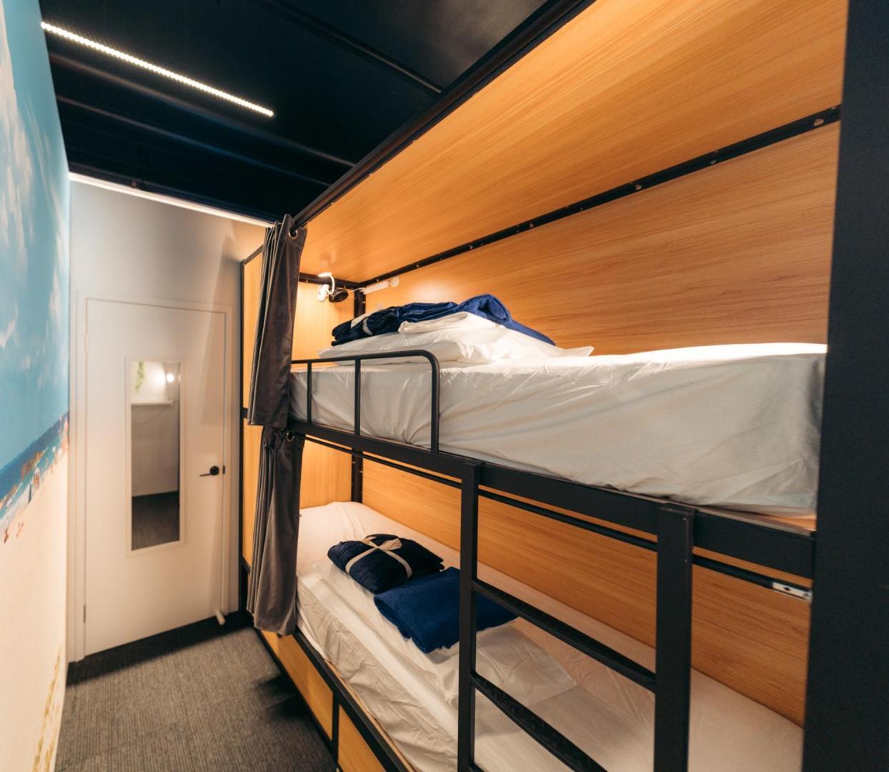 Capsuleaccom Hostel Gold Coast Exterior foto