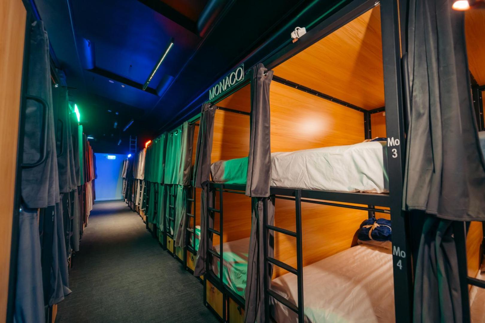 Capsuleaccom Hostel Gold Coast Exterior foto